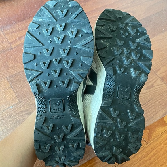 VEJA Off-White & Navy Venturi Sneakers, size 38, fits US 7-8. GUC. - Picture 7 of 7